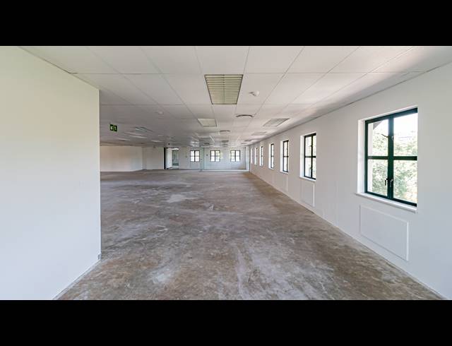 1,928M² OFFICE TO LET IN HYDE PARK